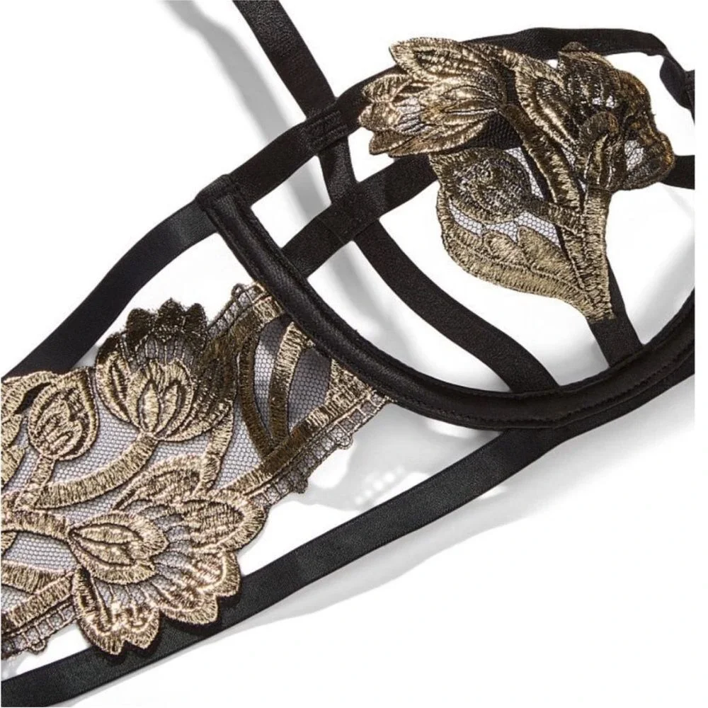 NWT Victoria's Secret Cutout Cage Bra Lingerie Bralette Strappy Open‎ Cup 34D